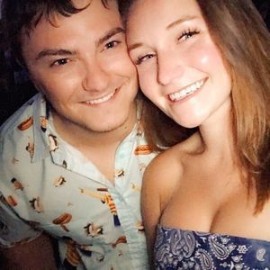 Meet your Posher, Larissa